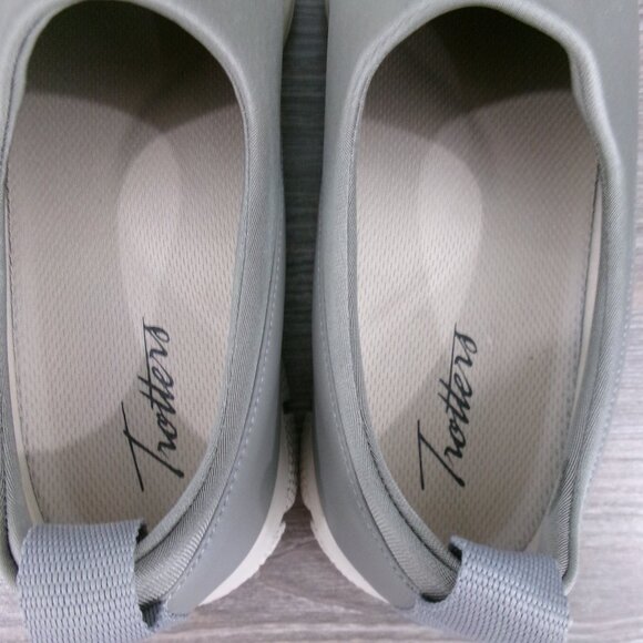 Trotters ULTIMA Slip On Sneakers Sage Grey Arch Support 8 Leather Stretch Fabric - Picture 10 of 15